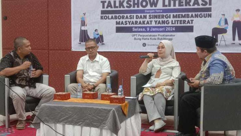 Suasana acara pengukuhan Kepengurusan Wilayah Forum Taman Bacaan Masyarakat Sumatera Barat Periode 2023 - 2028 dan Talkshow Literasi. (Dok. Istimewa)